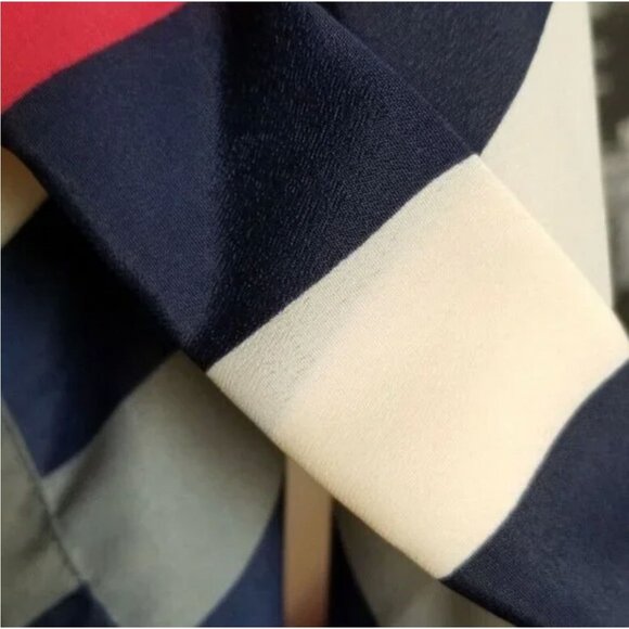 BCBGeneration Keyhole Back Dress Women's Size Small Stripe Smocked Waist Pockets - Picture 9 of 10